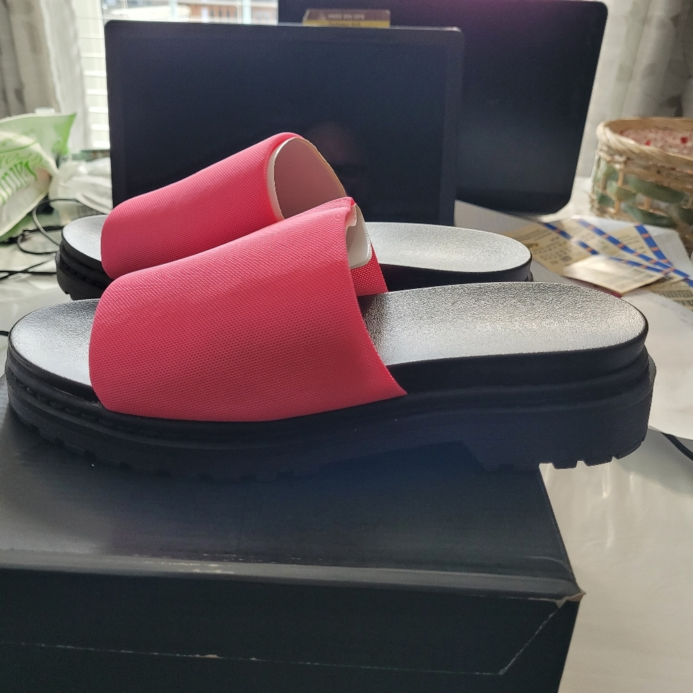 Ladies Sandals - Picture 4 of 10